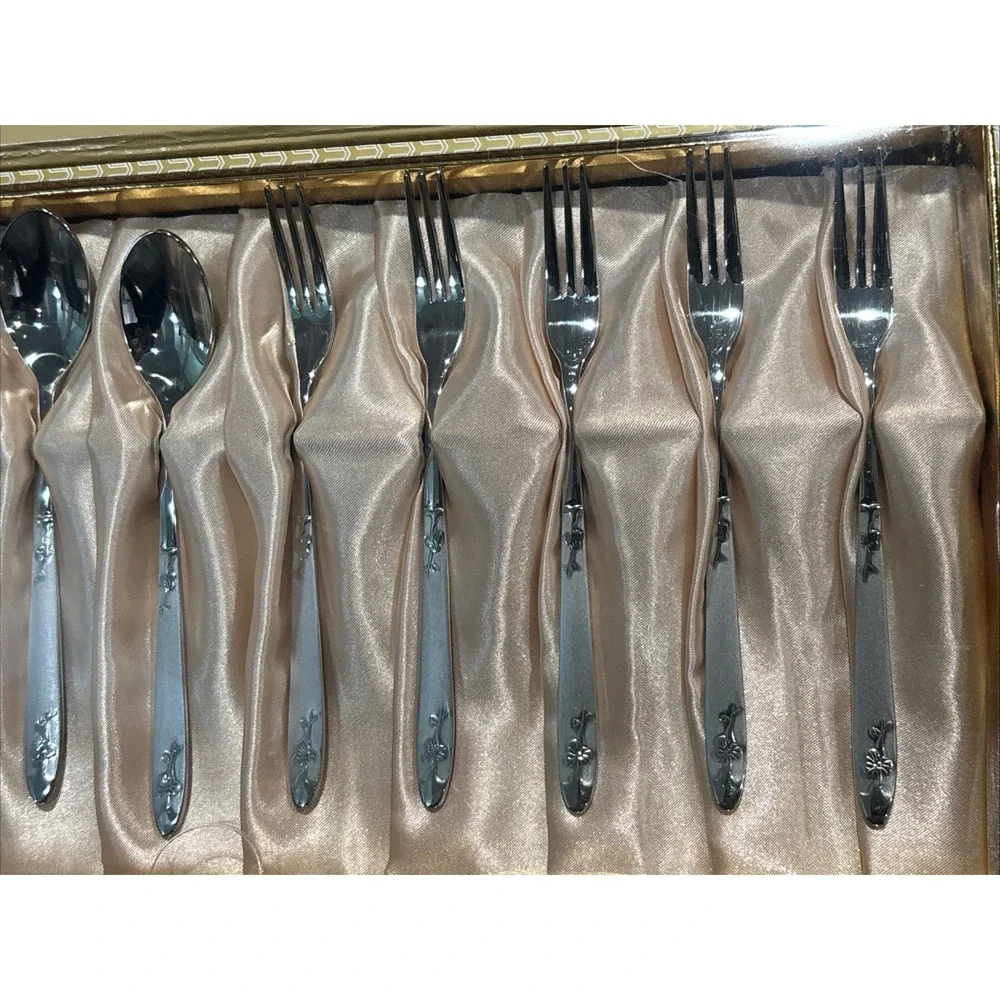 Korean-style stainless steel cutlery, including 5 spoons and 5 forks In Gift Box